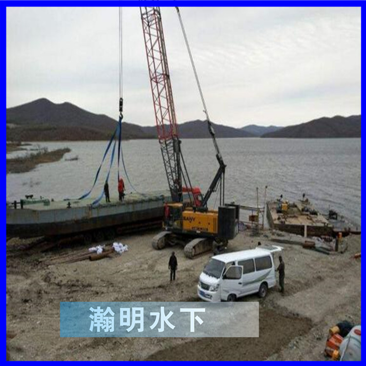 安裝水下供水管道